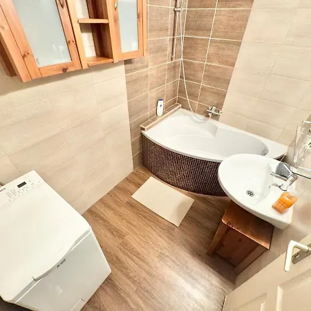 Apartament T27 *